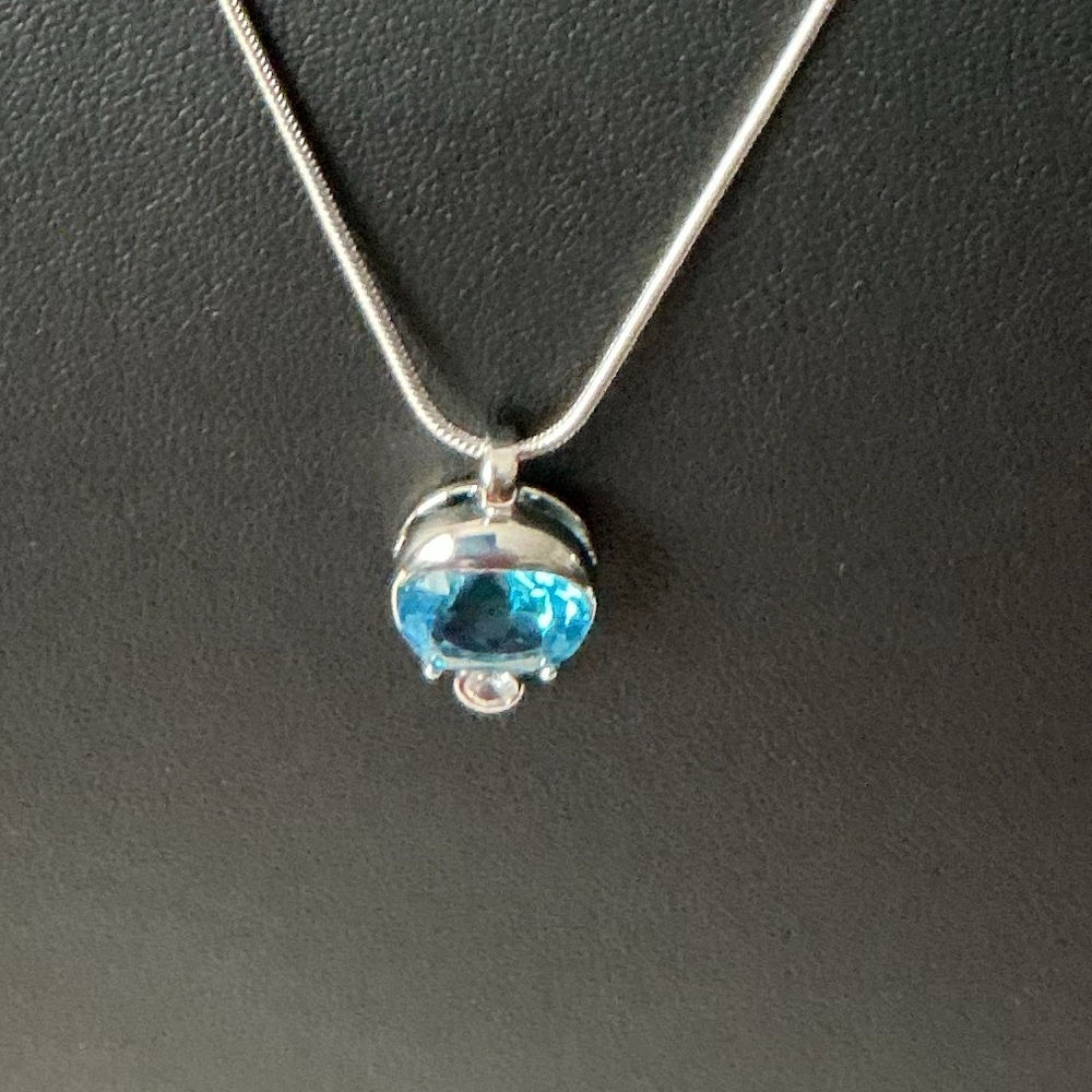 Blue Glass Stone Silver Tone Pendant Necklace - Picture 2 of 2